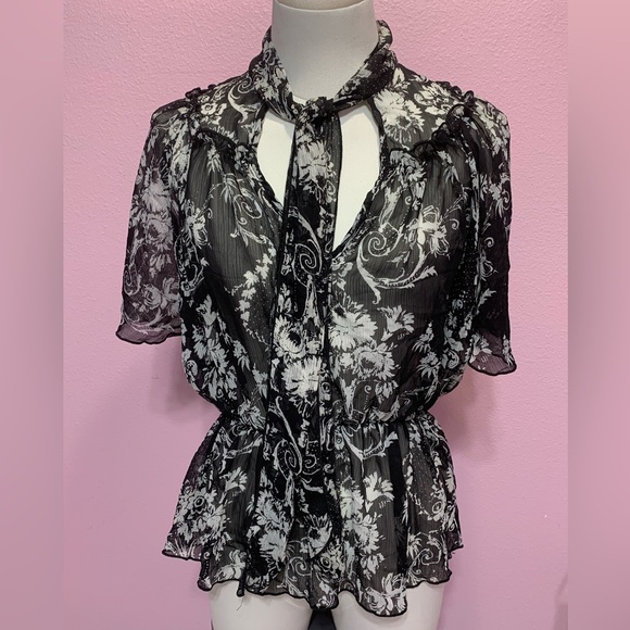 Gorgeous VTG Guess blouse - S - Picture 1 of 11